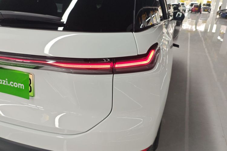 蔚来ES7 2022款 100kWh 首发版车身外观9