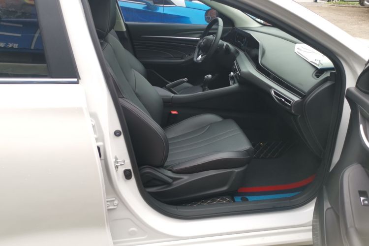 长安 逸动 2021款 PLUS 1.6L GDI 手动豪华型局部细节41