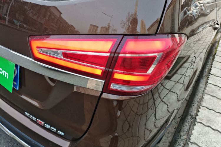 北汽威旺M50F 2017款 1.5L 舒适型车身外观9