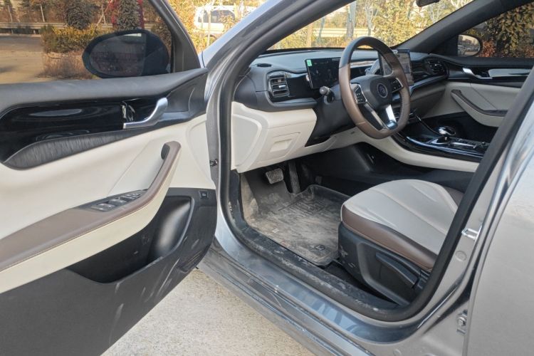 比亚迪 秦PLUS 2024款 荣耀版 DM-i 55KM领先型中控内饰7003