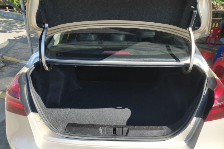 吉利汽车 帝豪 2019款 领军版 1.5L CVT向上互联型 国VI机舱底盘23