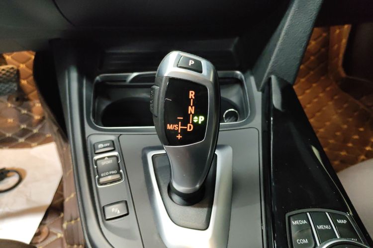 宝马3系 2019款 320Li 时尚型局部细节18