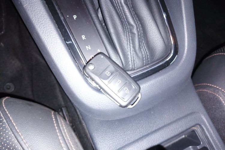 大众 速腾 2017款 230TSI 自动豪华型中控内饰11