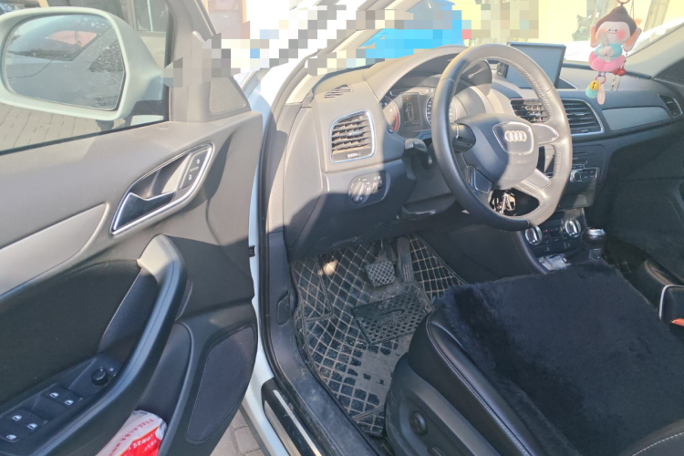 奥迪Q3 2013款 35 TFSI 进取型中控内饰20