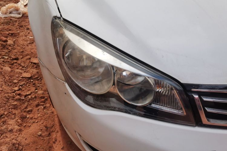 荣威350 2015款 1.5L 自动豪华天窗版车身外观8