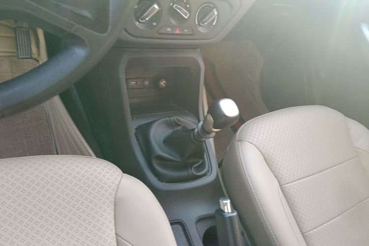 五菱汽车 五菱宏光 2021款 1.5L改款 S舒适型 液压助力LAR中控内饰18