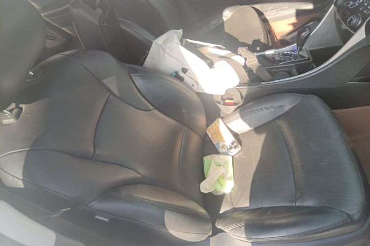 现代 索纳塔 2015款 经典 2.0L 自动豪华版局部细节41