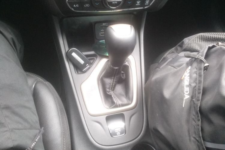 Jeep 自由光 2017款 2.0L 优越版局部细节18