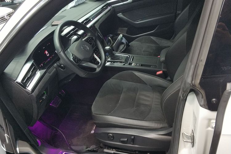 一汽-大众CC 2023款 330TSI 炫目版中控内饰19