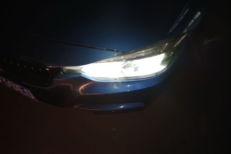 宝马3系 2019款 320i M运动曜夜版局部细节36