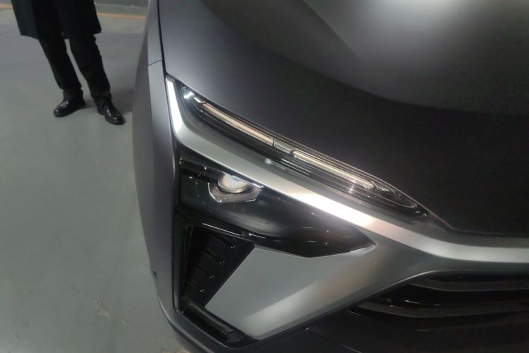 蔚来ES8 2020款 415KM 签名版 六座版车身外观8