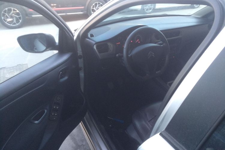 雪铁龙 爱丽舍 2016款 1.6L 手动时尚型中控内饰7003