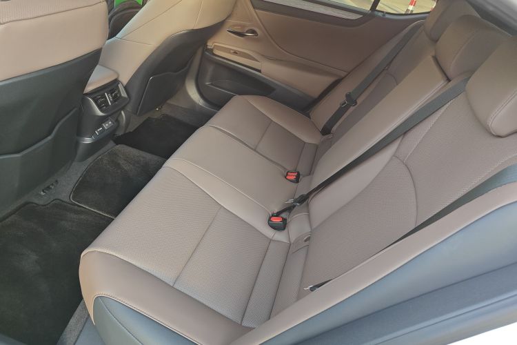 雷克萨斯ES 2025款 200 臻享版中控内饰21