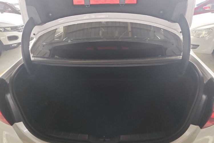 宝马1系 2021款 改款 125i M运动曜夜版局部细节23