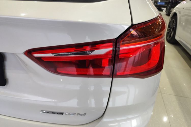 宝马X1 2019款 sDrive18Li 时尚型车身外观9