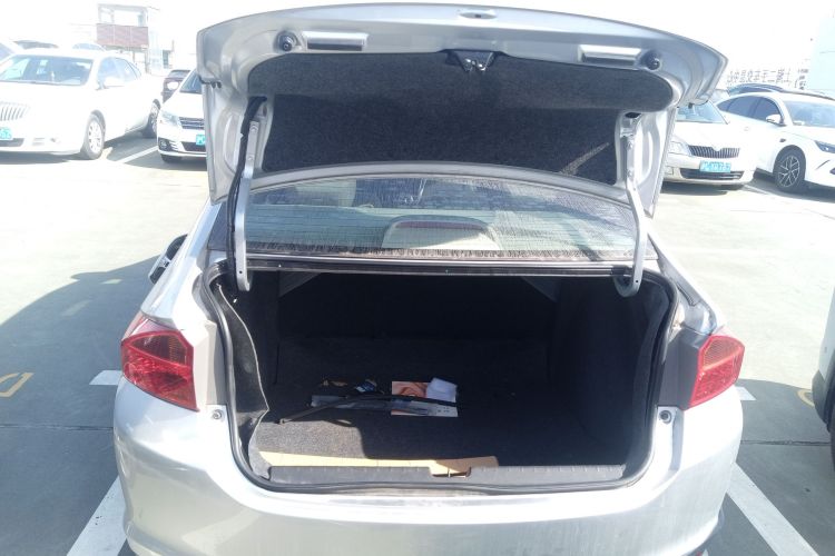 本田 锋范 2015款 1.5L 手动豪华版机舱底盘23