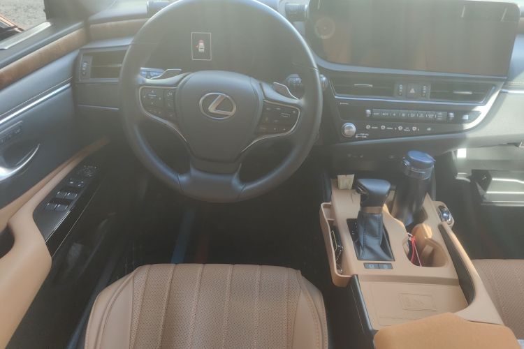 雷克萨斯ES 2024款 200 臻享版中控内饰13