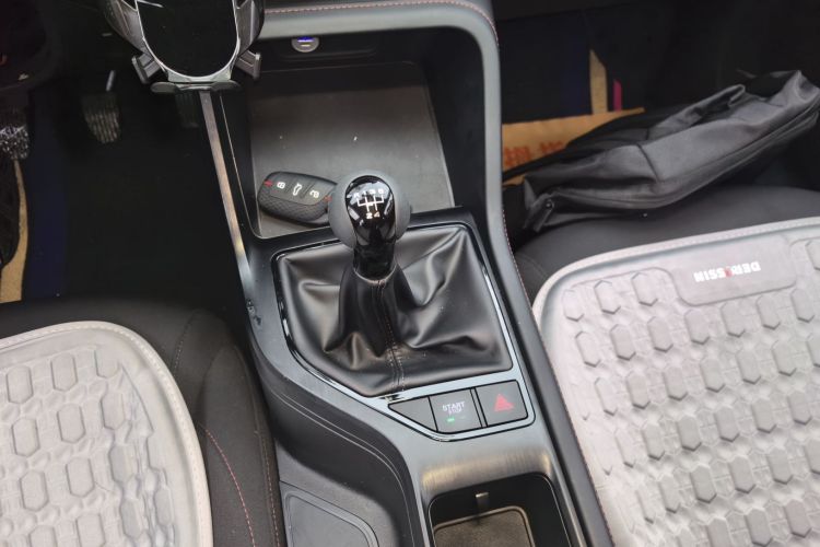 荣威i5 2023款 1.5L 手动舒享版中控内饰18