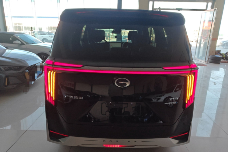 广汽传祺 传祺M8 2023款 宗师系列 双擎 旗舰版车身外观6