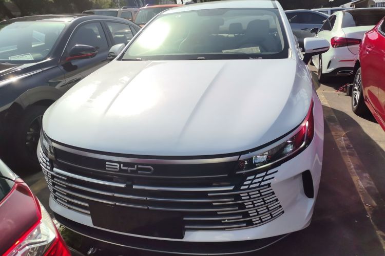 比亚迪 驱逐舰05 2023款 冠军版 DM-i 120KM 尊贵型车身外观2