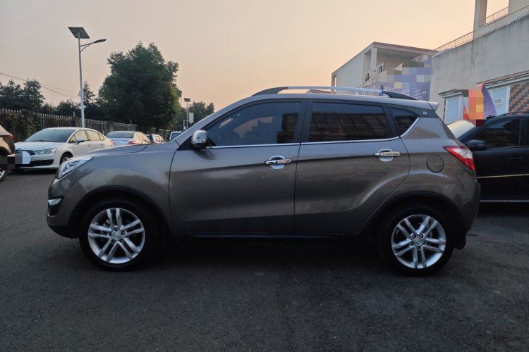 长安CS35 2016款 1.6L 自动豪华型 国IV车身外观4