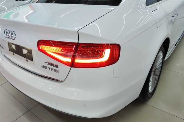 奥迪A4L 2016款 35 TFSI 典藏版 S line舒适型车身外观6006