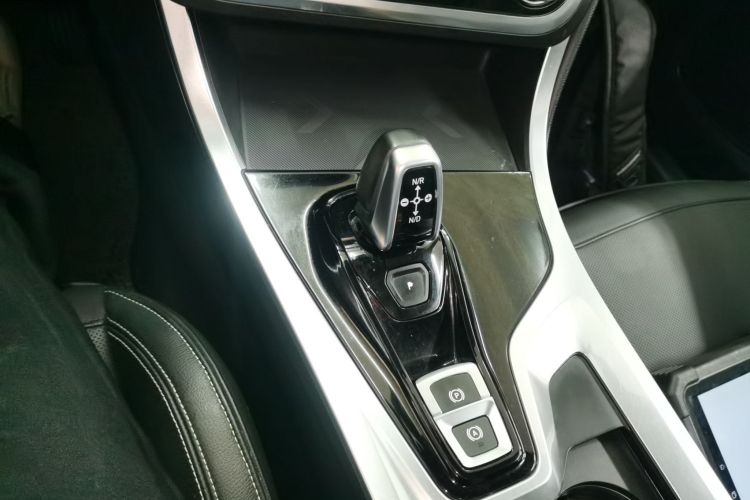 领克01 2017款 2.0T 两驱型Pro版中控内饰18