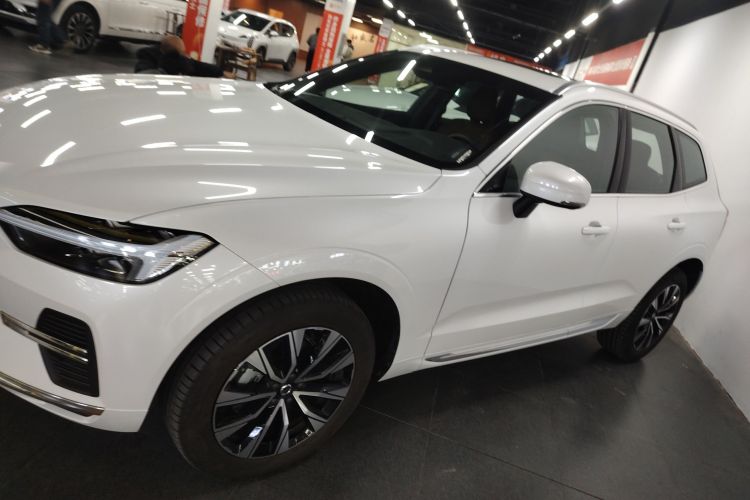 沃尔沃XC60 2025款 B5 四驱智远豪华版车身外观4
