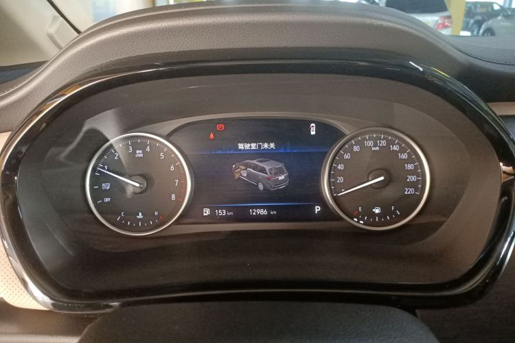 别克GL8 2023款 陆上公务舱 652T 豪华型中控内饰14