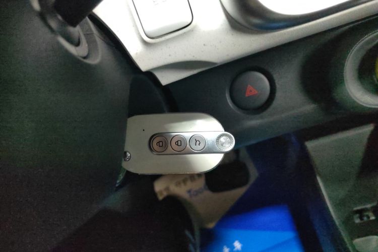 五菱汽车 宏光MINIEV 2024款 第三代 215km 进阶版中控内饰7001