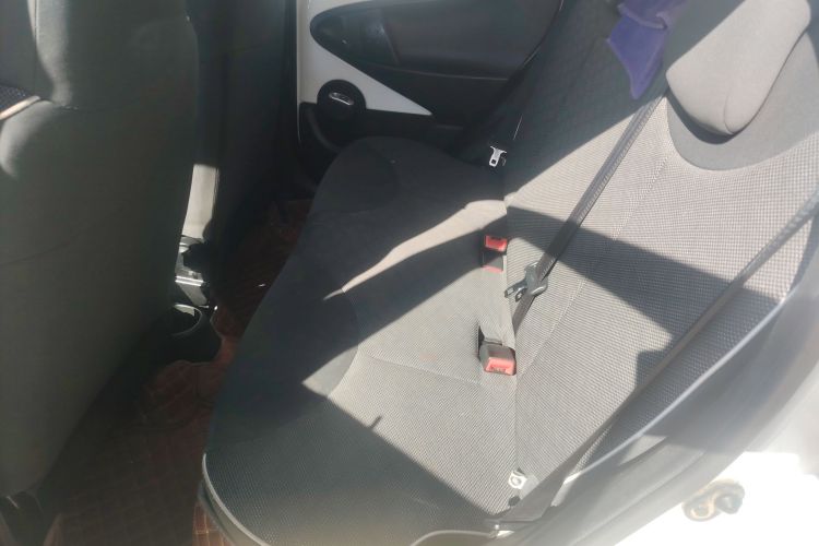 比亚迪F0 2015款 1.0L AMT 铉酷型中控内饰21