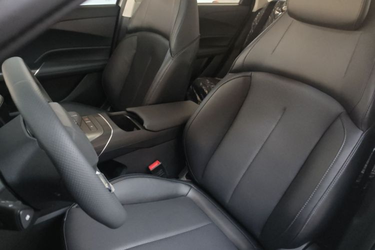 长安 逸动 2025款 蓝鲸 1.5T 500Bar尊贵型中控内饰19