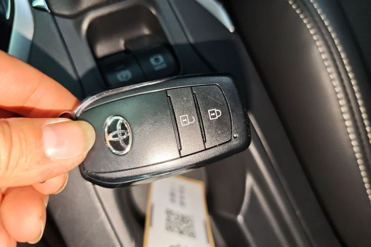 丰田 卡罗拉锐放 2022款 2.0L 精英版中控内饰11