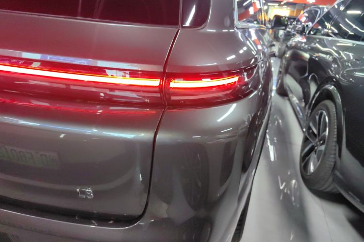 理想汽车 理想L8 2024款 Ultra车身外观9