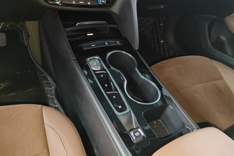 别克 君威 2023款 552T 智享型中控内饰18