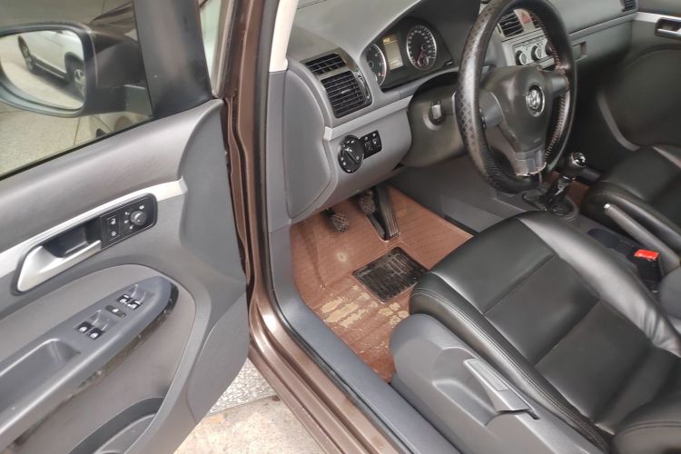 大众 途安 2013款 1.4T 手动风尚版5座中控内饰7003