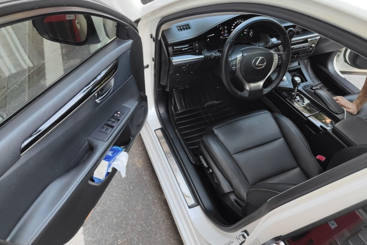 雷克萨斯ES 2013款 250 精英版中控内饰20