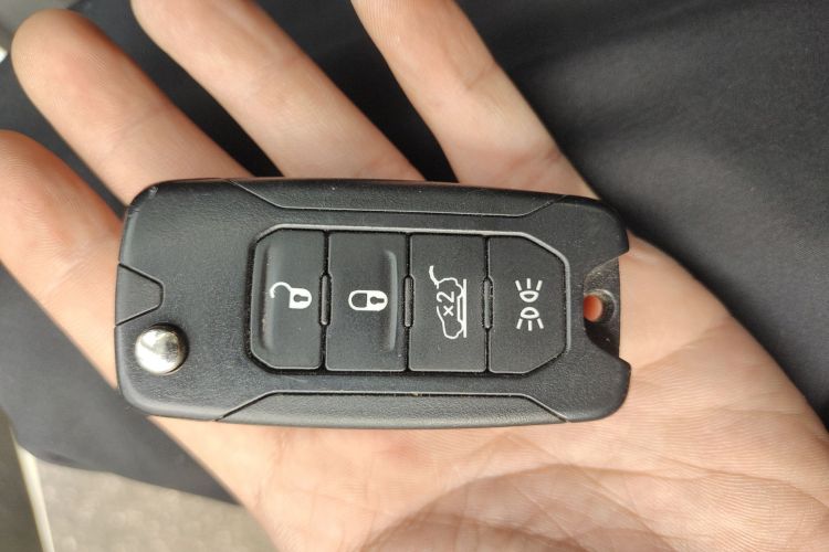 Jeep 自由侠 2018款 互联大屏版 180T 自动高能版中控内饰11