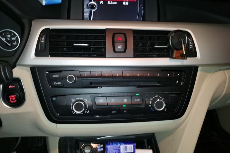 宝马3系 2013款 316i 进取型中控内饰16