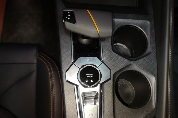 长安UNI-V 2024款 1.5T 尊贵型中控内饰18