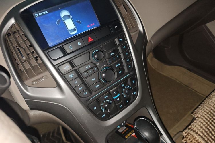 别克 英朗 2013款 GT 1.6L 自动时尚版中控内饰16