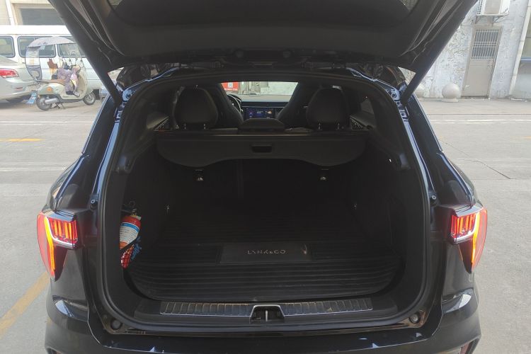 领克01 2021款 2.0TD 四驱暗夜版局部细节23