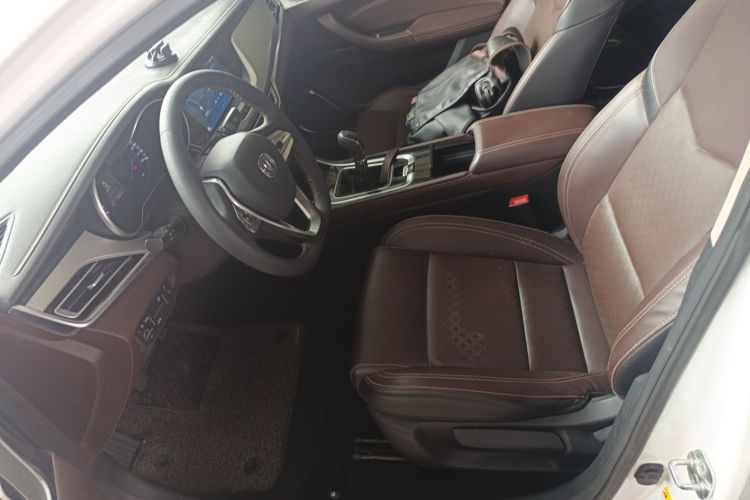 长安 逸动 2018款 1.6L GDI 手动领尚型中控内饰19