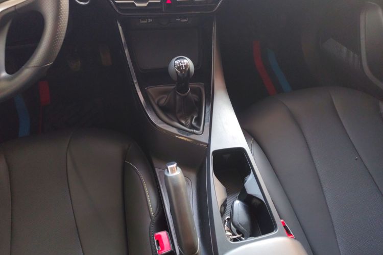 荣威i5 2021款 1.5L 手动钻石版中控内饰18