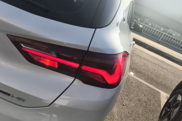 宝马X2 2023款 sDrive25i M运动曜夜版车身外观9