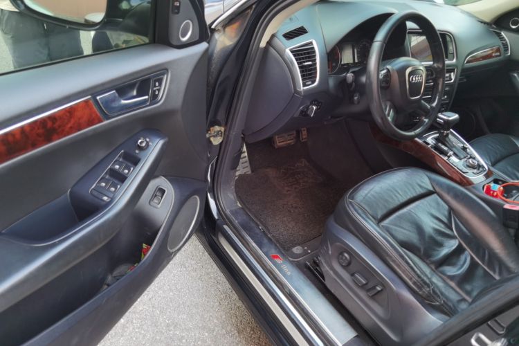 奥迪Q5 2010款 2.0TFSI 舒适型中控内饰7003