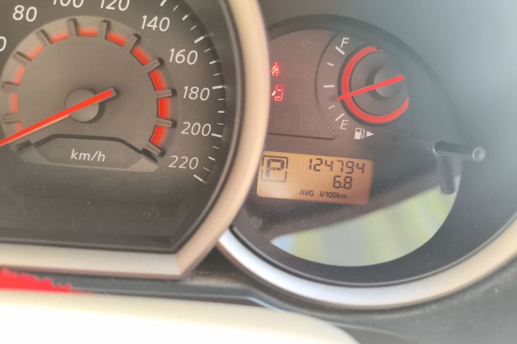 日产 轩逸 2012款 经典 1.6XE 自动舒适版中控内饰15