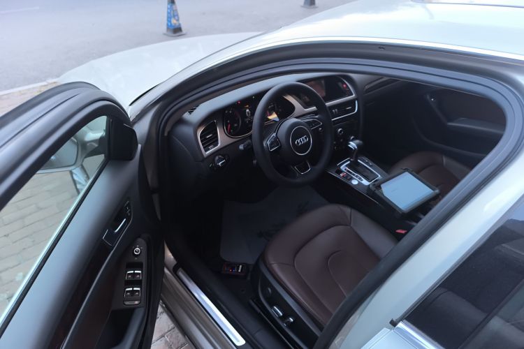 奥迪A4L 2016款 35 TFSI 典藏版 自动标准型中控内饰20