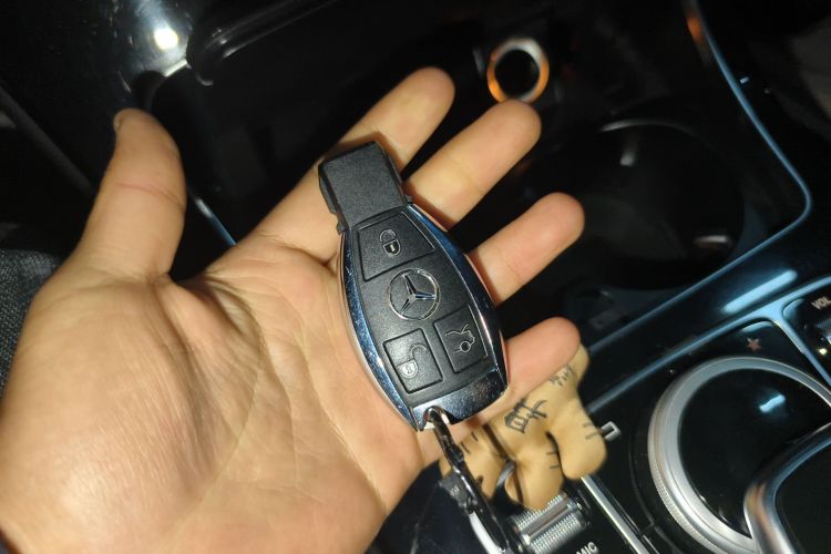 奔驰C级 2017款 改款 C 180 L 动感型运动版中控内饰11