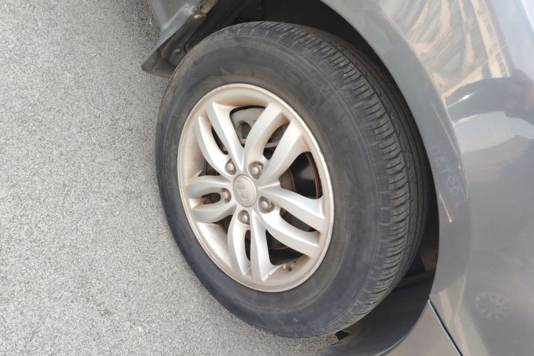 现代 悦动 2011款 1.6L 自动豪华型车身外观6007